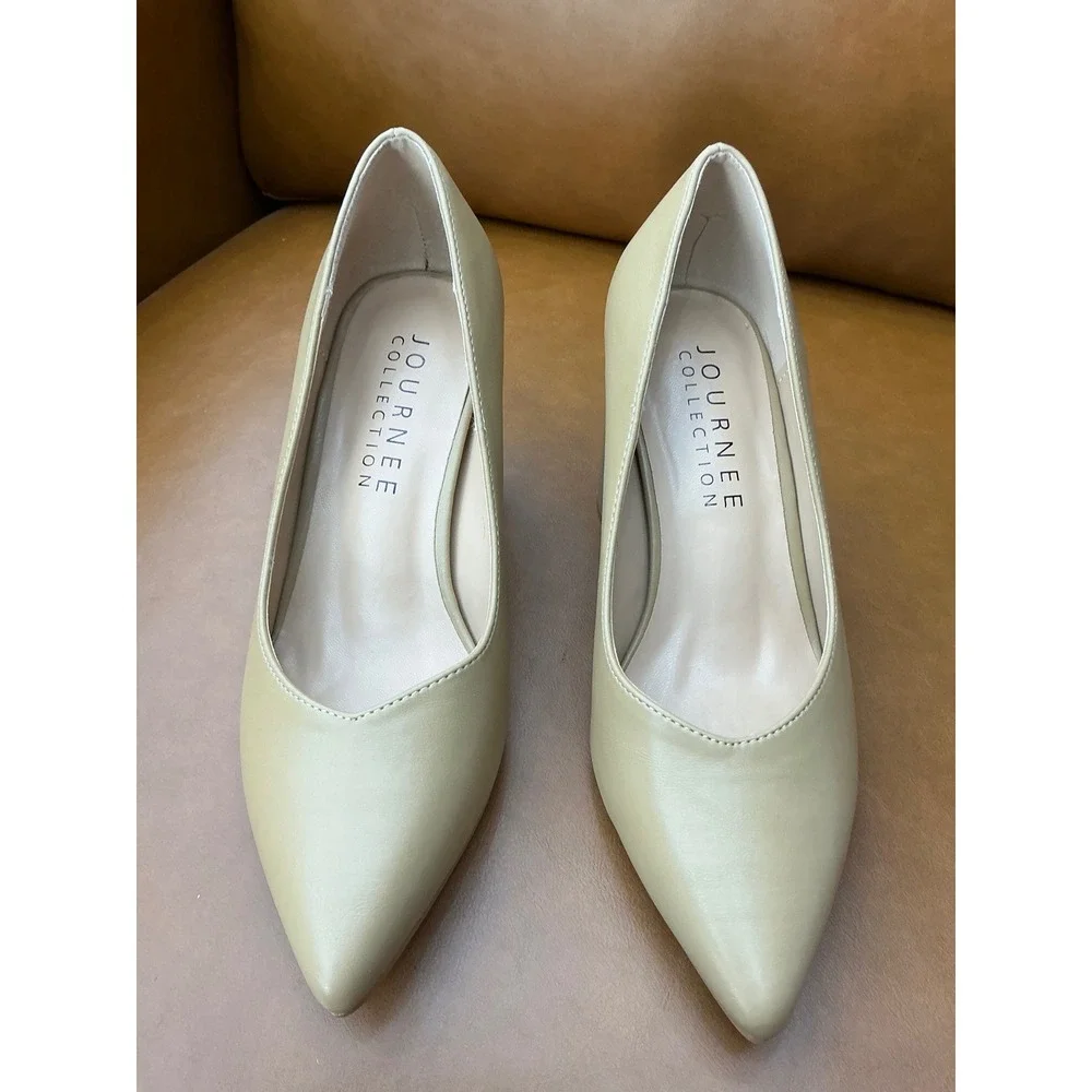 Journee Collection Simonne Pump Womens 5.5 Wide Honey Block Heel Pointed